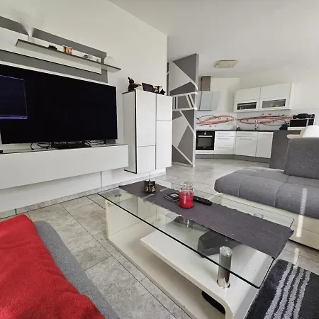 Designer In Nature Vojnik